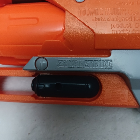 NERF Gun "Zombie Strike" with Accessories - Picture 4 of 4